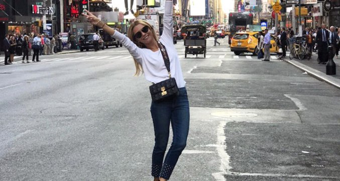 Herkesin Alişan'la Yakıştırdığı Ece Erken, Yeni Sevgilisiyle Yakalandı