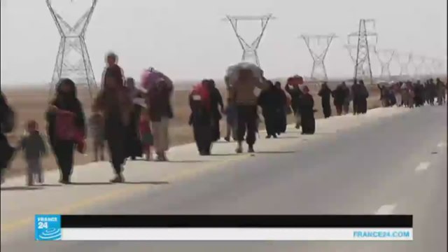 نازحون يفرون من مناطق الحرب في دير الزور