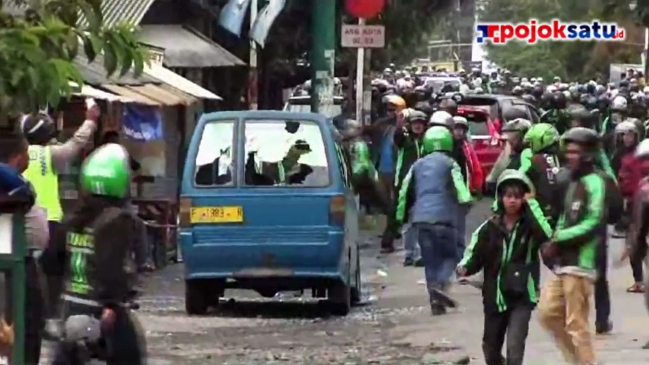 Grab cầm súng, gạch đá đại chiến với XOTT tại Indonesia