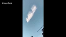 Feather-shaped cloud appears in northwest China