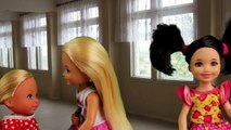 Барби куклы Холодное Сердце Лиза и Прививки Играем в доктора игрушки для девочек