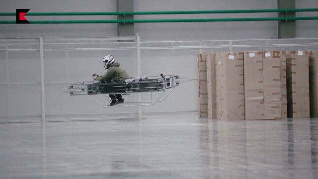 Ce drone géant peut porter un homme et être piloté ! Voiture volante en Russie !