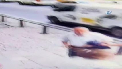 Ümraniye'de Yaşanan Bıçaklama Anı Güvenlik Kameralarına Yansıdı