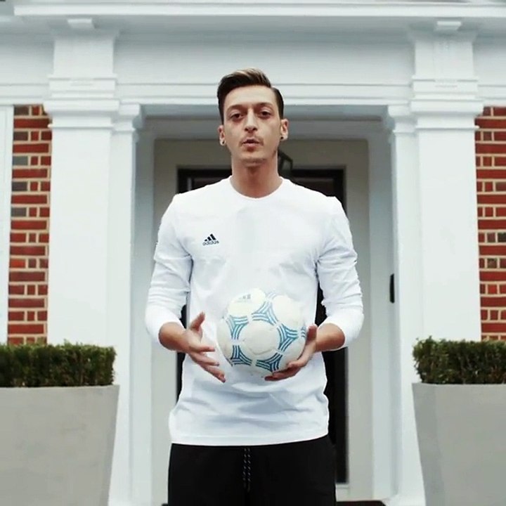 Musut Ozil : nous fait visiter sa maison "Bienvenue dans ma maison"
