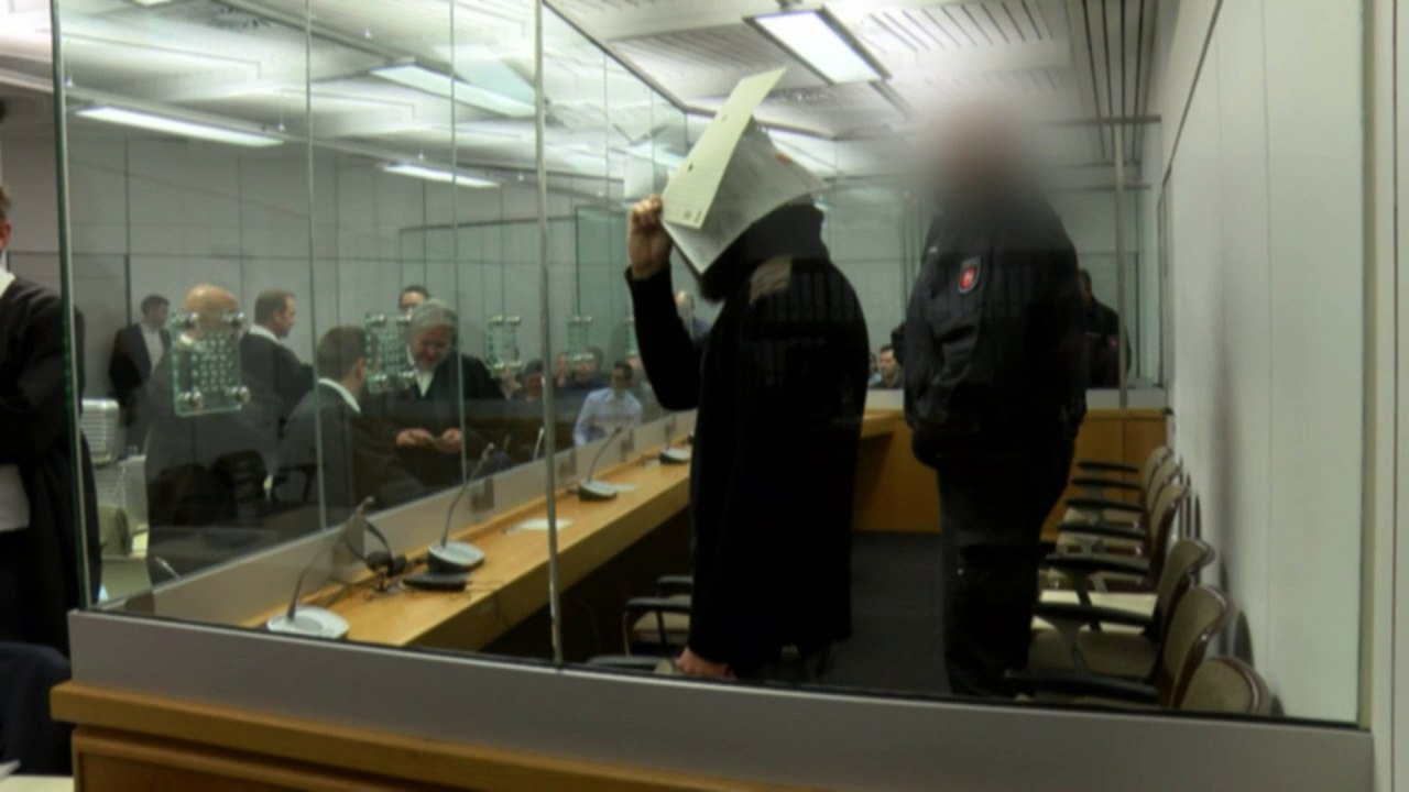 Mutmaßlicher is-chefanwerber abu walaa in celle vor gericht