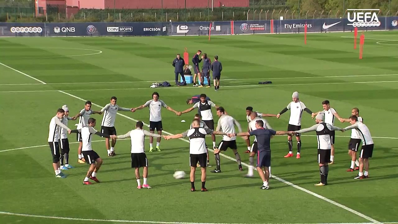 Gạt mâu thuẫn, Neymar, Cavani nắm tay đồng đội trong bài tập đá ma cực độc của PSG