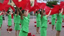 Pyongyang performers aim to brighten daily commute