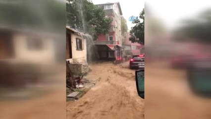 Sağanak Yağış İstanbul'u Bir Kez Daha Vurdu