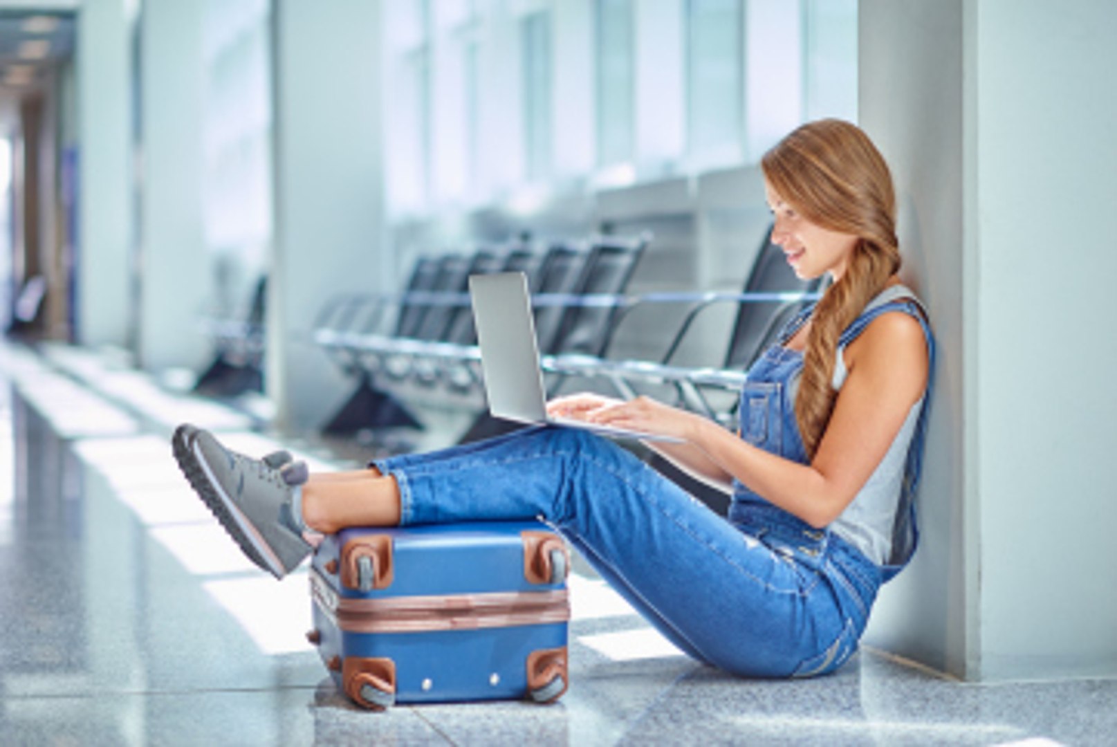 ⁣6 airport hacks to make traveling easier!
