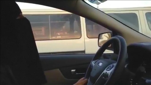 В Саудовской Аравии женщина тоже водитель