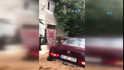 Sarıyer'de Yollar Adeta Dereye Döndü