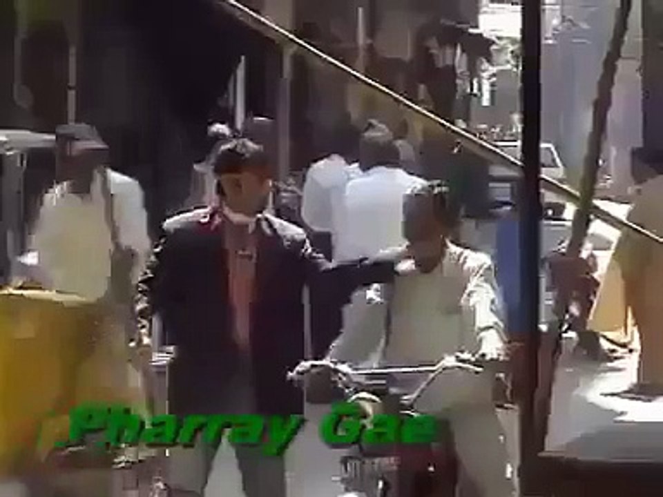 Munir Khan - Pranks in the street