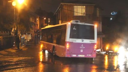 Sarıyer'de Yağmur Sonrası Çöken Cadde Otomobili Yuttu