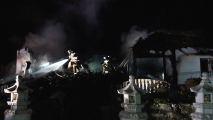 부산 사찰 화재...법당 한 동 불에 타 / YTN