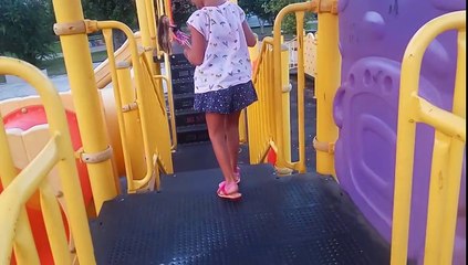 elif yeni mopedi ile park gezintisinde barbie de yanında, eğlenceli çocuk videosu