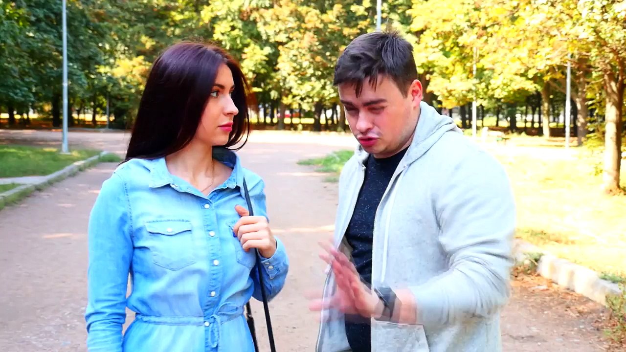 КАК НЕЗАМЕТНО ПОСМОТРЕТЬ НА ДЕВУШКУ