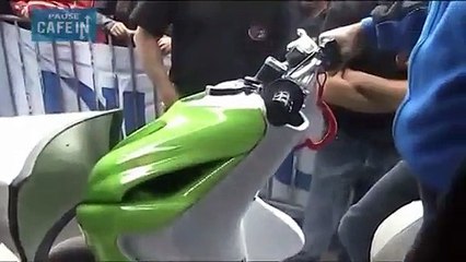 Un scooter modifié qui peut rouler à plus de 180km/h