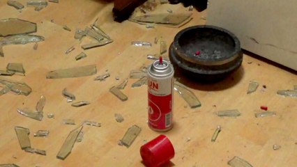 라이터 가스 충전하다 '펑'...아파트 주민 긴급 대피 / YTN