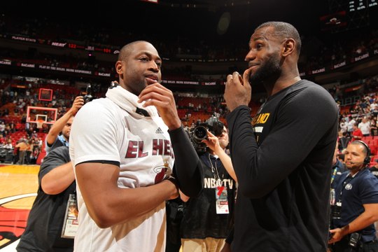 Dwyane Wade reunites with LeBron James on Cavs