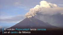 Volcán Popocatéptl expulsa cenizas en el centro de México