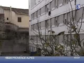 FR3 Mars 061107 un sans-papiers se défenestre