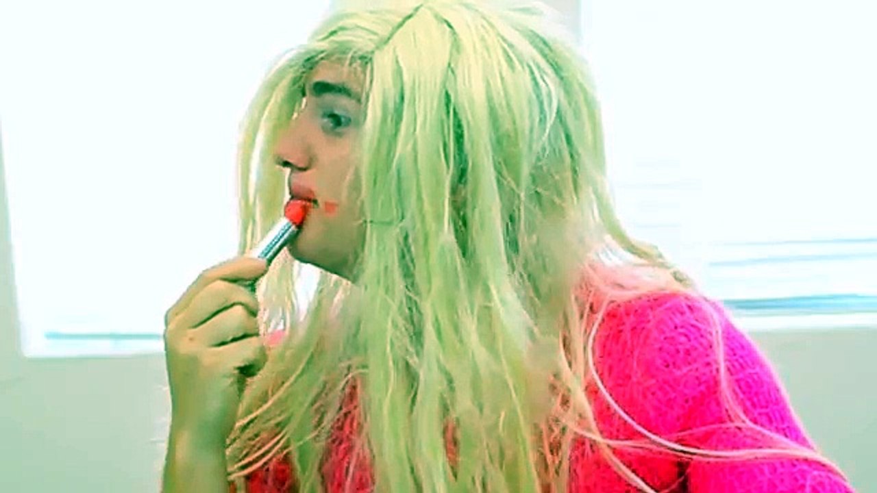 HOW TO TELL IF A GIRL LIKES YOU!