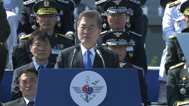 [현장영상] 문재인 대통령 복무 단축 등 복무 여건 개선 적극 추진 / YTN