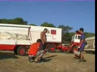 Montage du Cirque Francesco