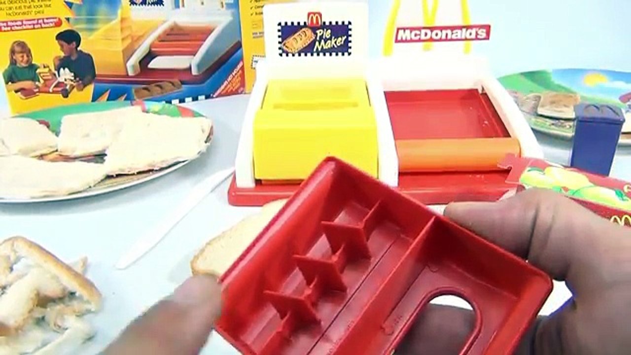 McDonalds 1993 Apple Pie Maker Set - Making A Pie!