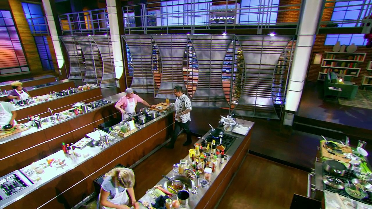 Jeff Wows Aarón Sánchez With His Pho Dish _ Season 8 Ep. 16 _ MASTERCHEF-to4lrhdvpUc