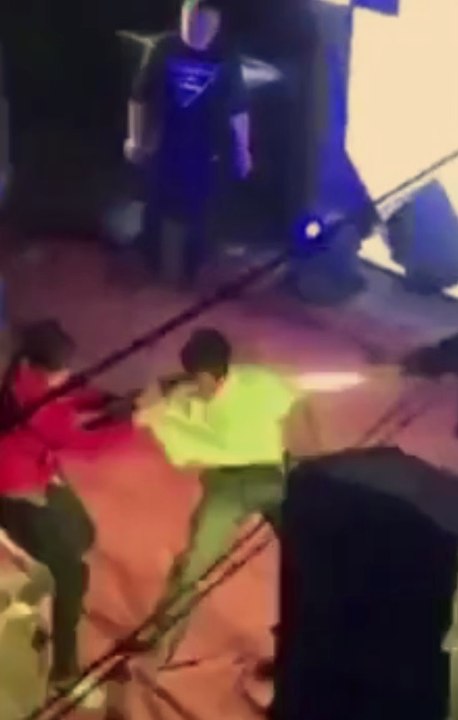 Dansçı Kızı Kucağına Alıp Dans Eden Adam, Karısından Meydan Dayağı Yedi