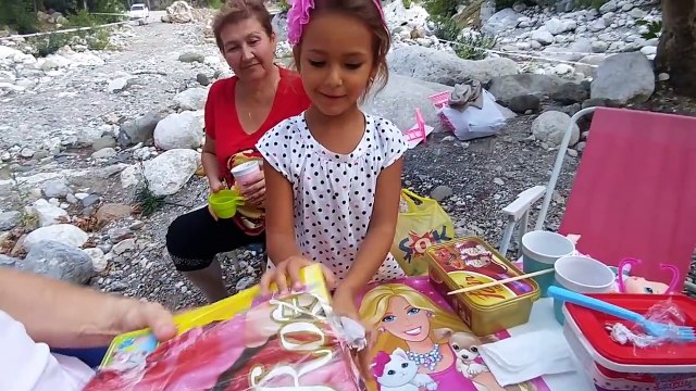 Koca burun bruno elif dedesi ve annesi oynuyor... Çok Eğlendik. Eğlenceli çocuk videosu