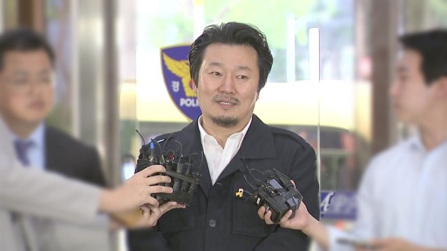 영화 '김광석' 제작한 이상호 기자 경찰 출석... 수사 적극 협조할 것 / YTN
