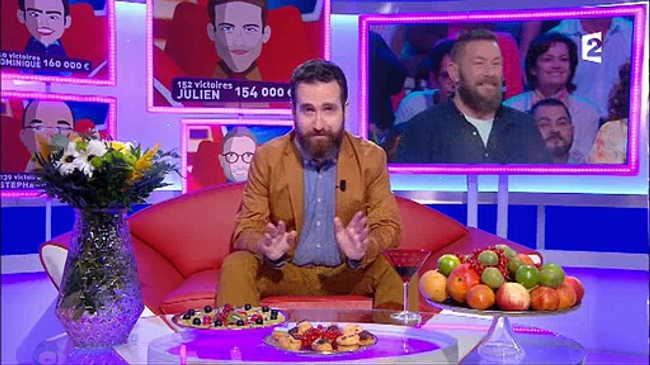 La drôle de question de Nagui qui déclenche un fou rire dans le public - Regardez