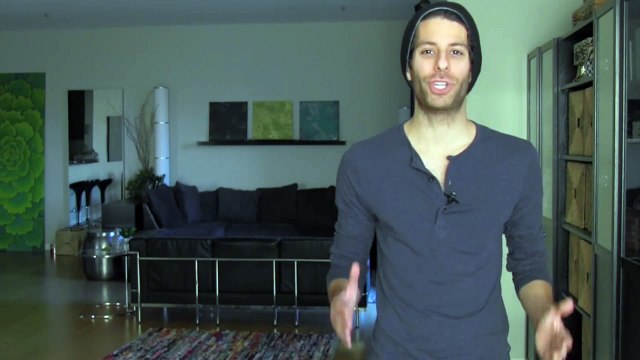 7 Hidden Body Language Clues That She Likes You