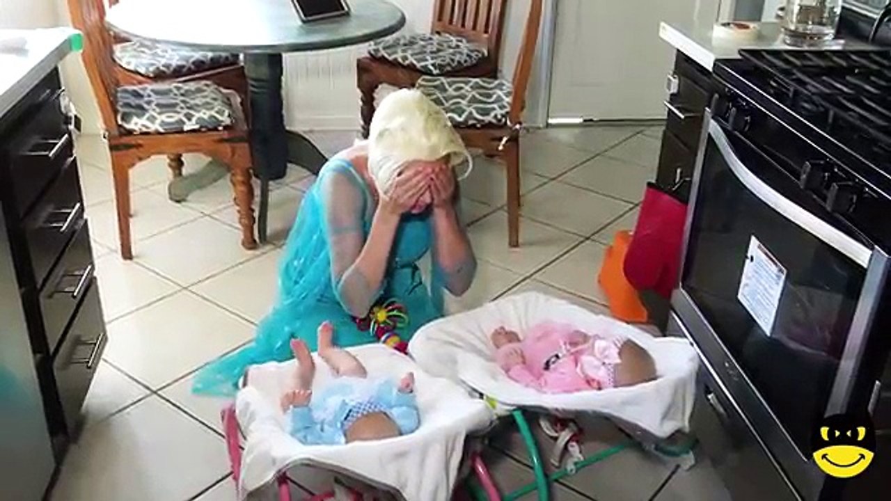 Hidden Twin Babies Crush from Roof /Prank Their Mommy Silicone Bad Baby Doll