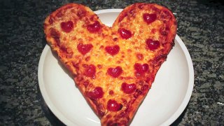 ♡ HEART PEPPERONI PIZZA