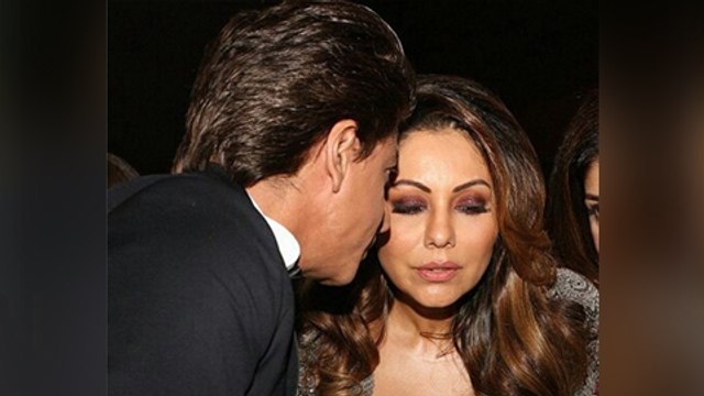 Shah Rukh Khan - Gauri Khan Romance Caught on Camera at Vogue Women Of The Year Awards