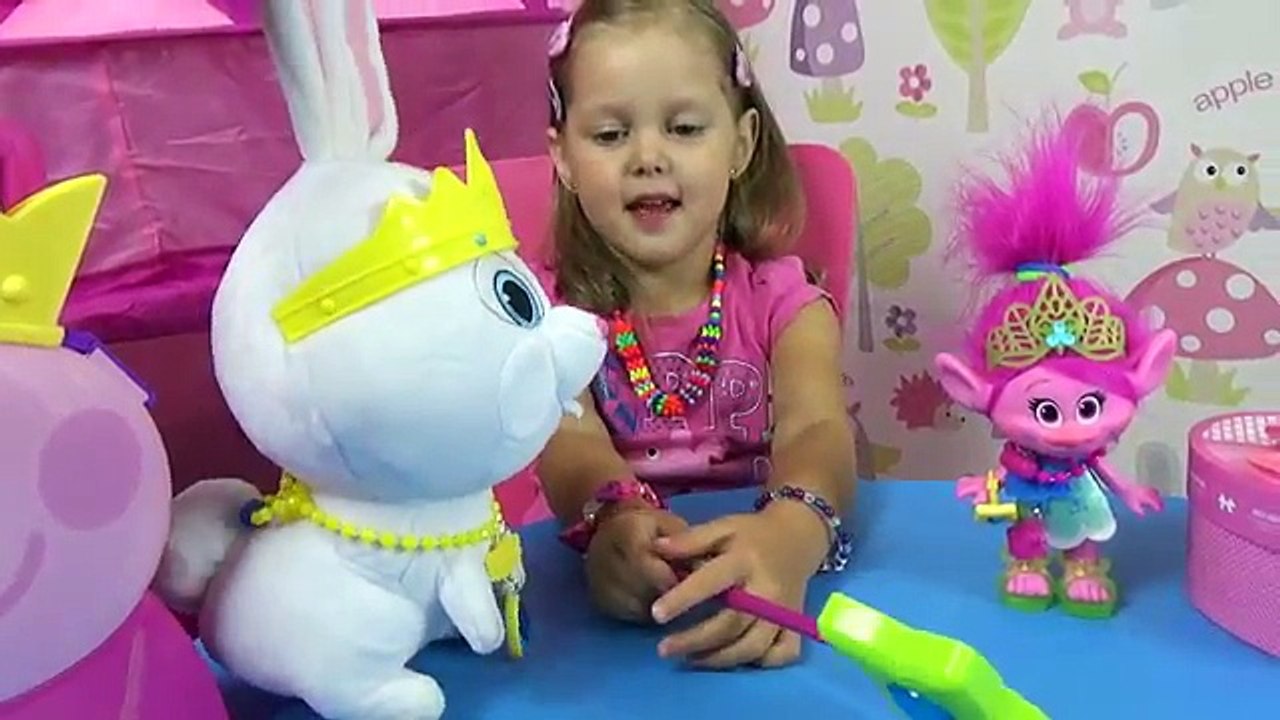Тайная Жизнь Домашних Животных и Тролли Кролик Снежок и Розочка Примеряем Украшения Свинки