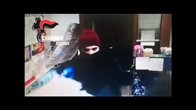 Rapina a Brindisi, arrestati quatto pregiudicati: ecco il VIDEO registrato dalle telecamere