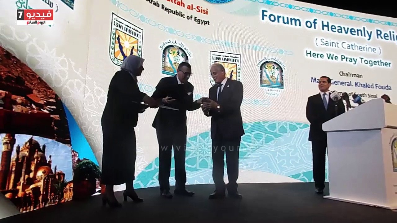 بالفيديو..محافظ جنوب سيناء يدشن طابع بريد تذكاريا بمناسبة ملتقى الأديان