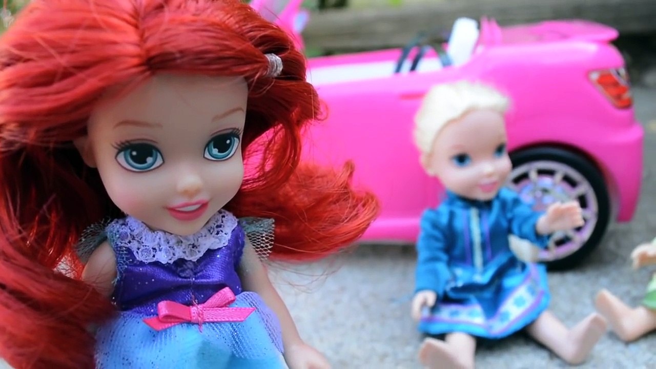 NAUGHTY Anna And Elsa Toddlers Draw On Moms Car! - Toddler Anna And Elsa