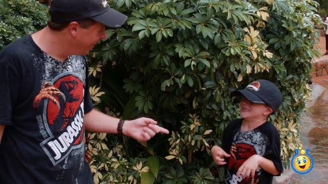 Jurassic Park T-Rex GIANT LIFE SIZE DINOSAURS Islands of Adventure Universal Studios Family Fun Toys