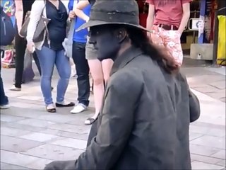 【スゴ技】空気椅子 おもしろストリートパフォーマンス