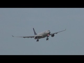 Скачать видео: Rocky Landing for Airbus at Melbourne Airport