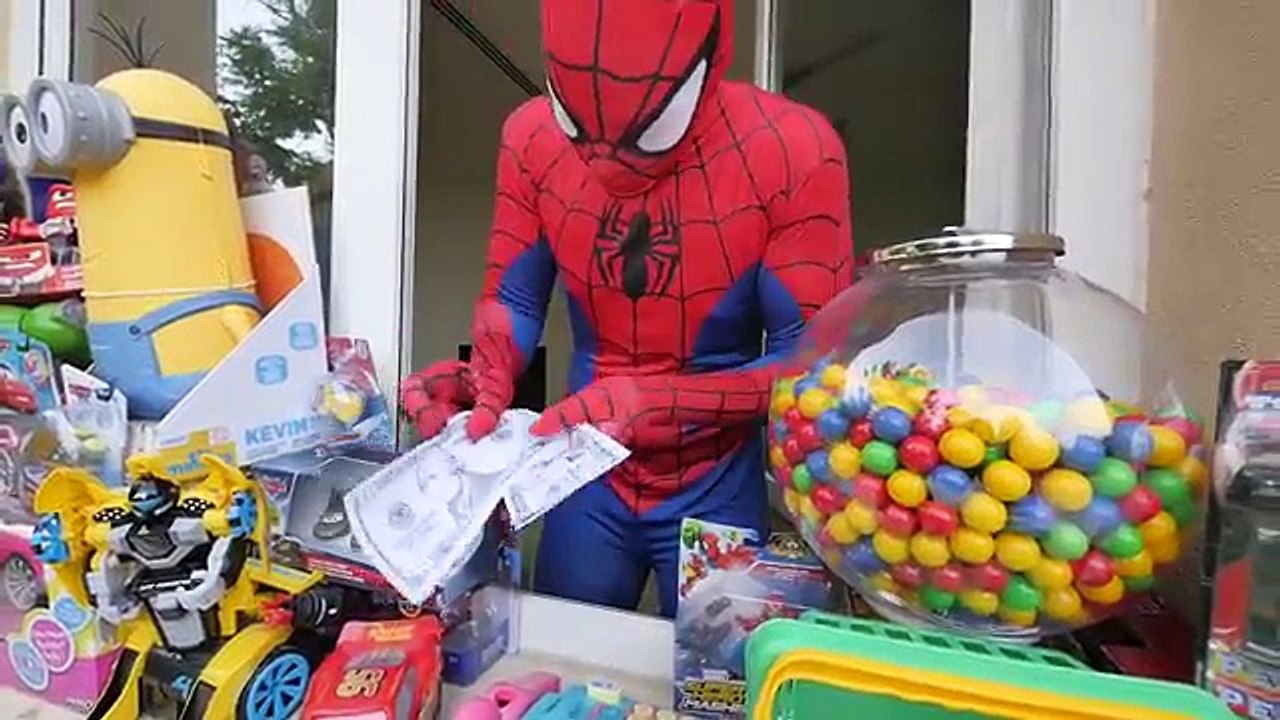 CARS 3 : Lightning Mcqueen VS Autobot Transformers Movie! w/ Spiderman, Hulk & Joker in Real Life