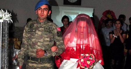 Uzman Çavuş, Düğününde Kamuflajlarını Çekip Gelini Koluna Taktı