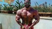 Ce bodybuilder est tellement musclé que les gens pense qu'il utilise photoshop sur ses photos!