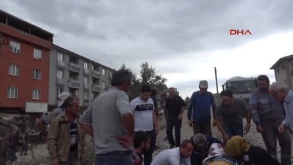 Bursa Freni Boşalan Tır Apartmana Çarptı: 5 Yaralı