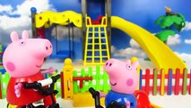 Peppa Pig a la cárcel, paseo en bicicleta hasta el parque de Playmobil vídeos Peppa Pig en español